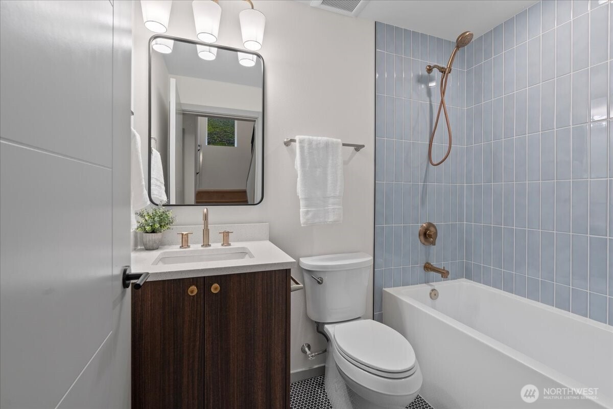 4104 49th Avenue Southwest Seattle, WA 98116 - Photo 22 of 26