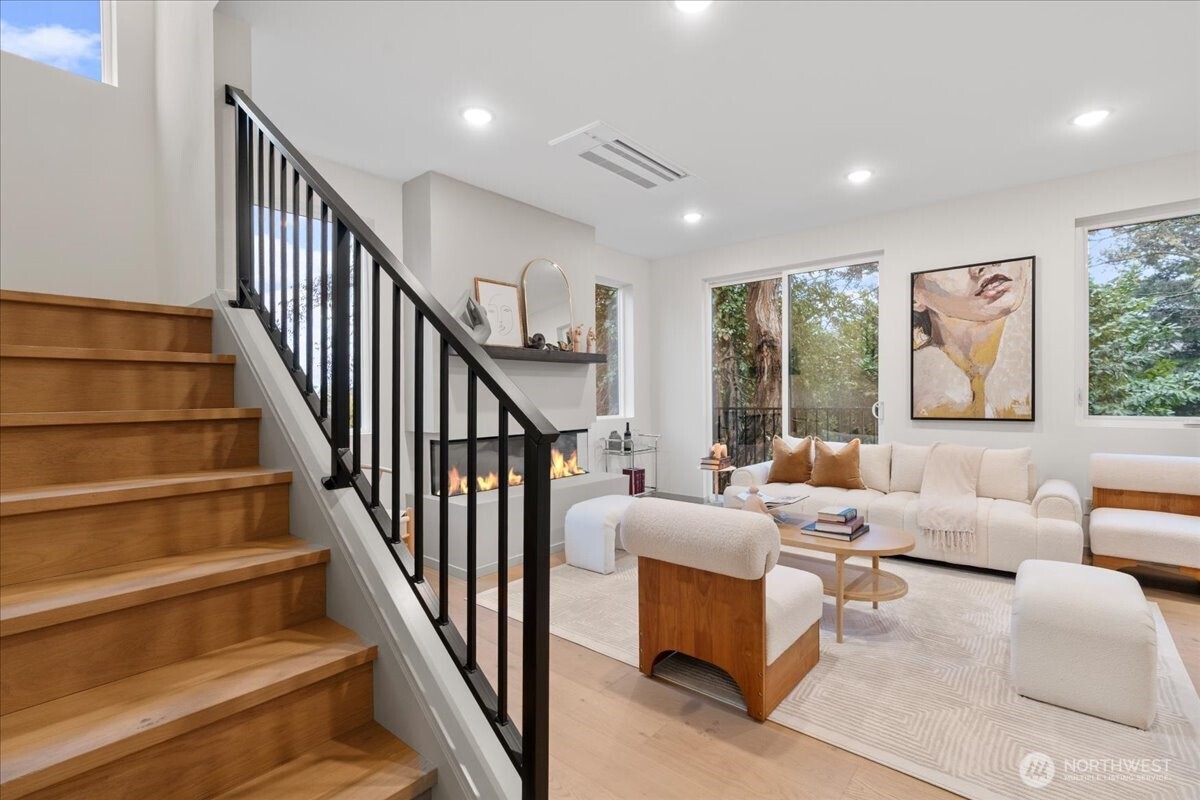 4104 49th Avenue Southwest Seattle, WA 98116 - Photo 4 of 26