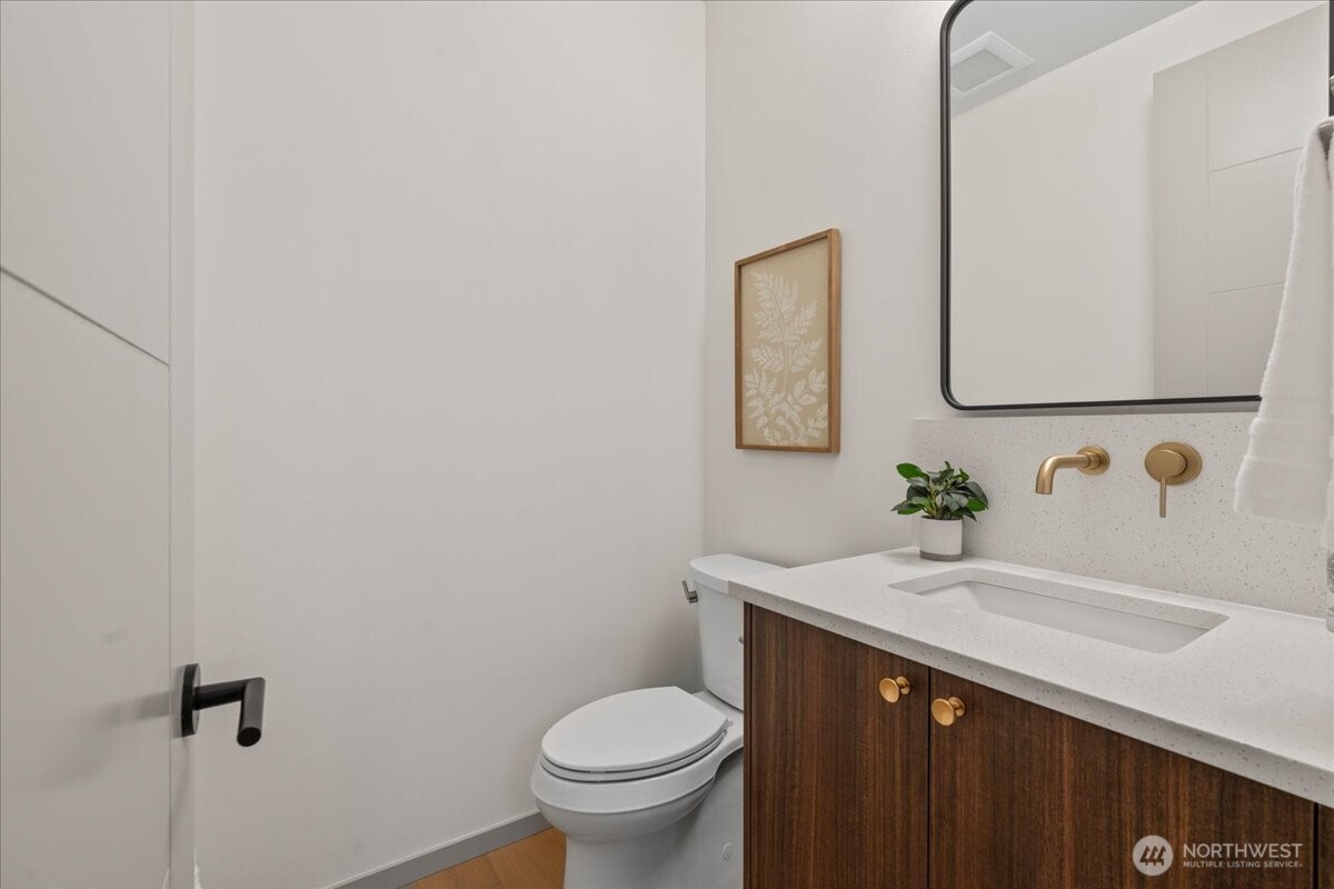 4104 49th Avenue Southwest Seattle, WA 98116 - Photo 10 of 26