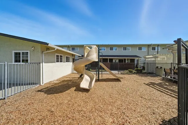 a view of a house with backyard