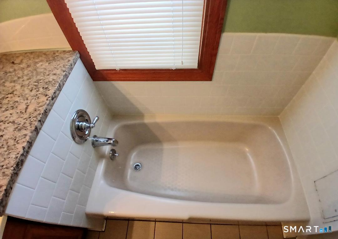 652 High Street Middletown, CT 06457 - Photo 2 of 17