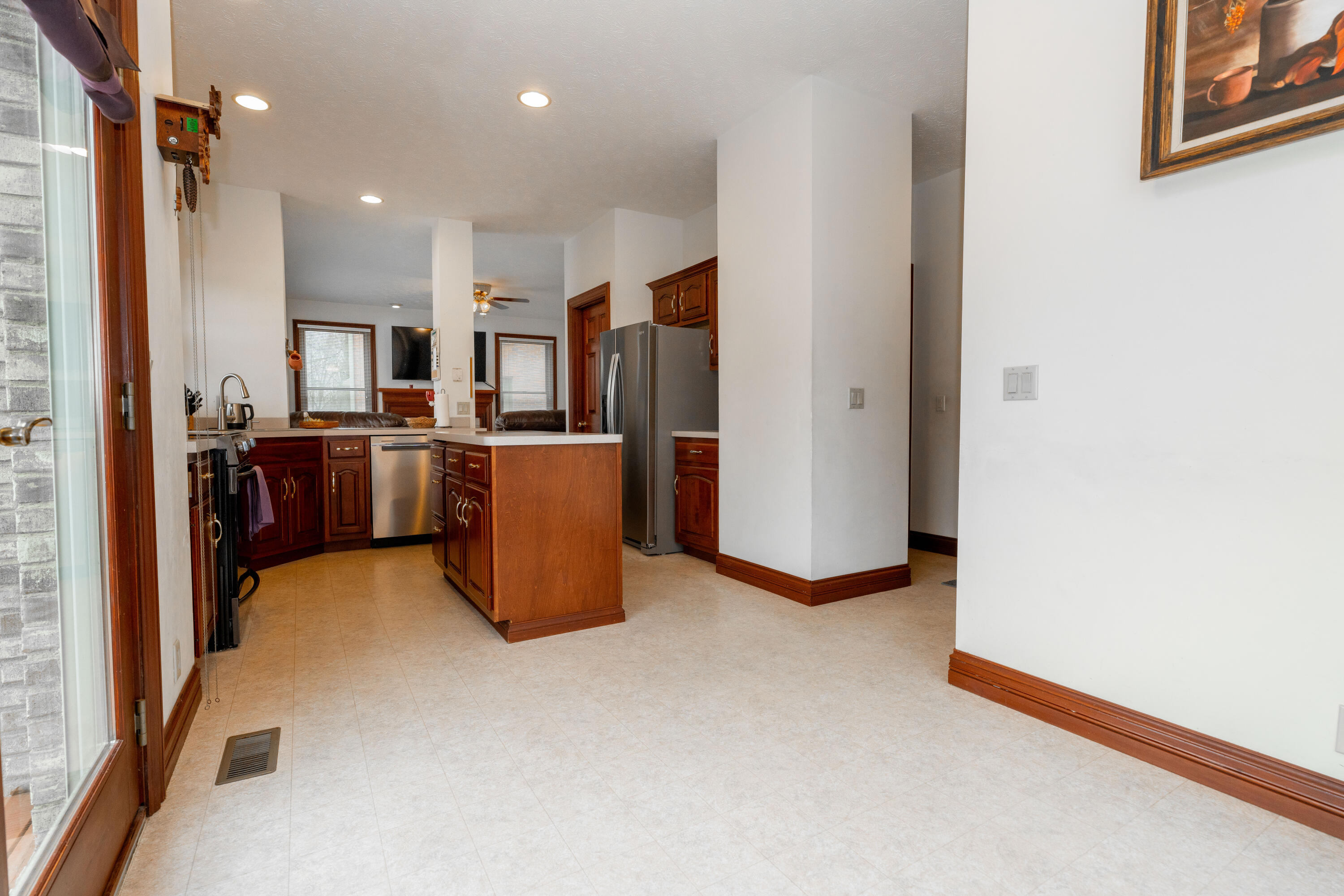 2442 Greystone Lane Springfield, OH 45503 - Photo 12 of 62