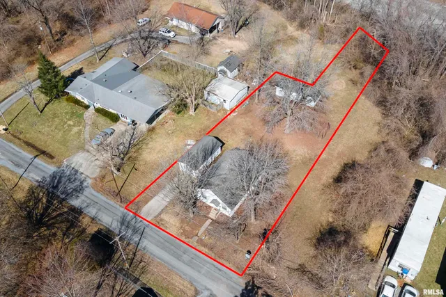 $79,000 | 211 West Bryan Street, Herrin, IL 62948