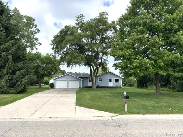 8475 Bridge Lake Road Clarkston, MI 48348 - Photo 2 of 31 Clarkston schools