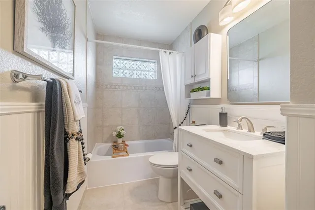 a bath room with a toilet and a bath tub