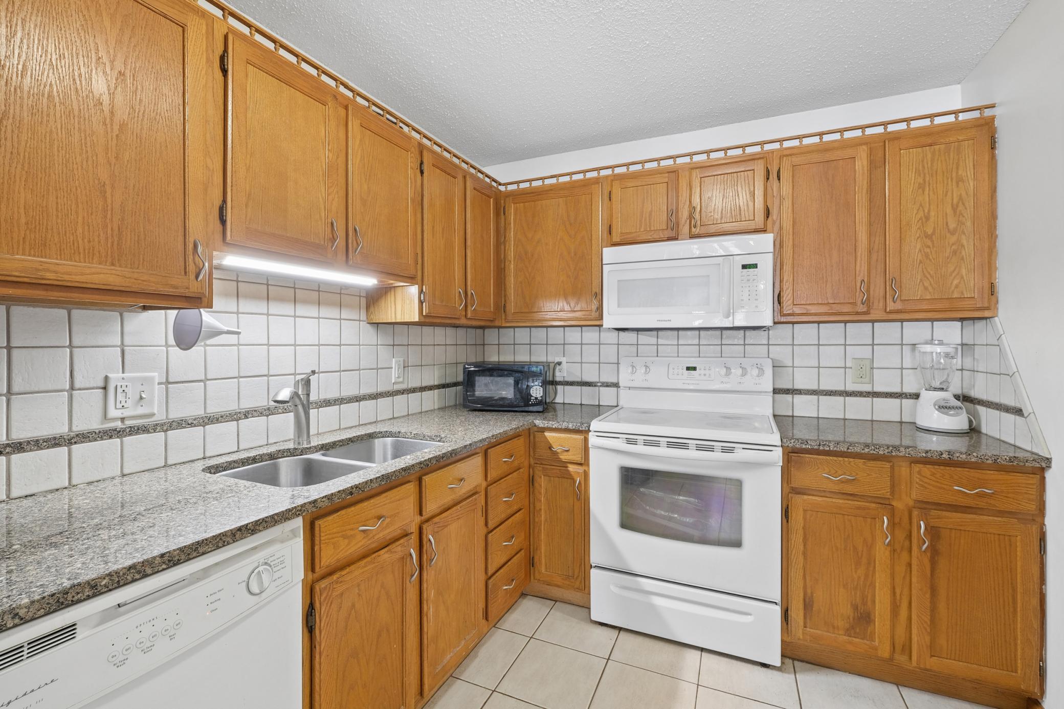 500 County B Road West, Unit 111 Roseville, MN 55113 - Photo 8 of 25