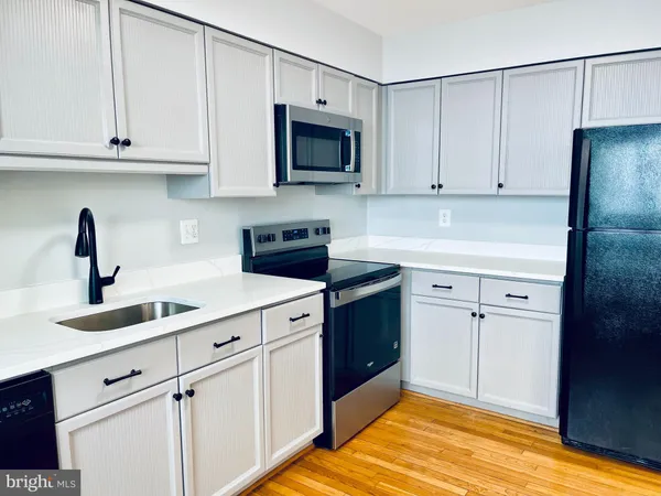 $3,400 | 32 Fendall Avenue, Alexandria, VA 22304