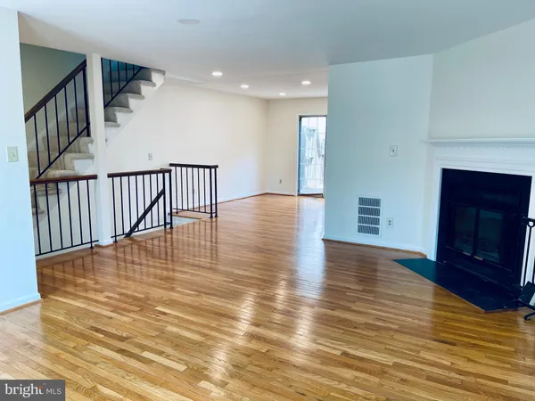 $3,400 | 32 Fendall Avenue, Alexandria, VA 22304