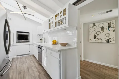 $1,749,000 | 76 Old Spanish Trail, Portola Valley, CA 94028