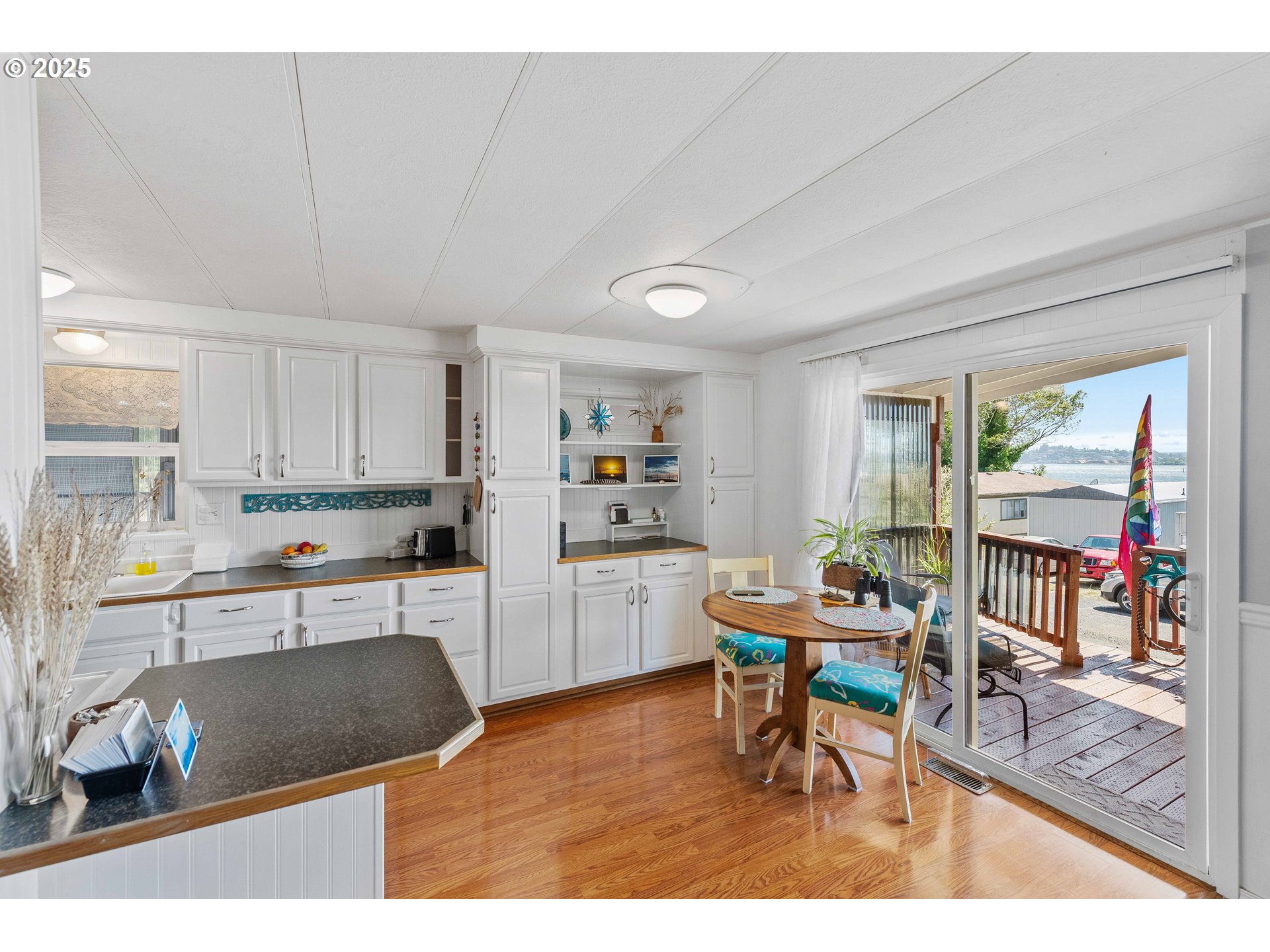 66642 East Bay Road, Unit 38 North Bend, OR 97459 - Photo 10 of 34 Kitchen/Dining Room