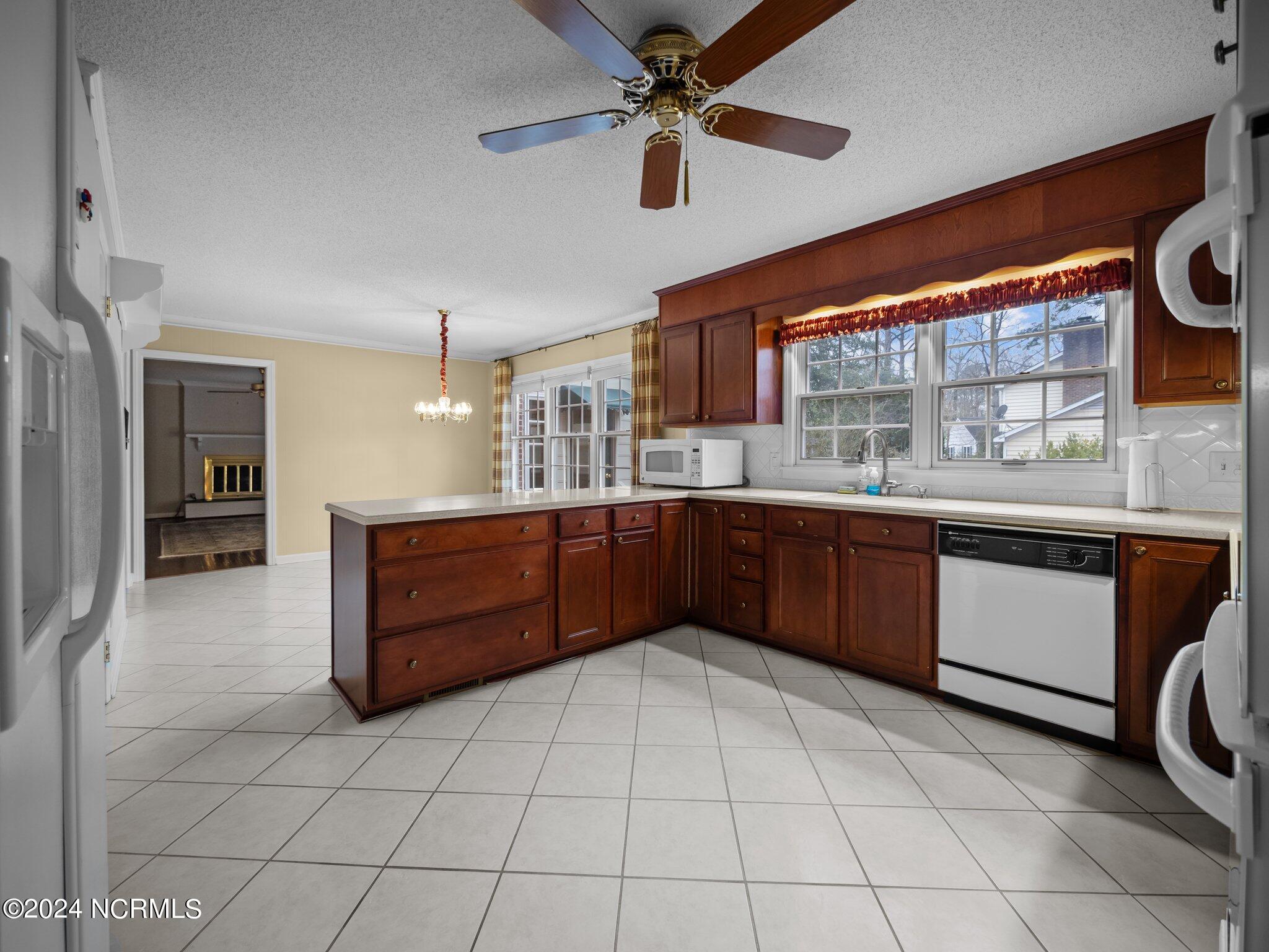 151 Brookview Drive Jacksonville, NC 28540 - Photo 9 of 43 18-web-or-mls-P2166854