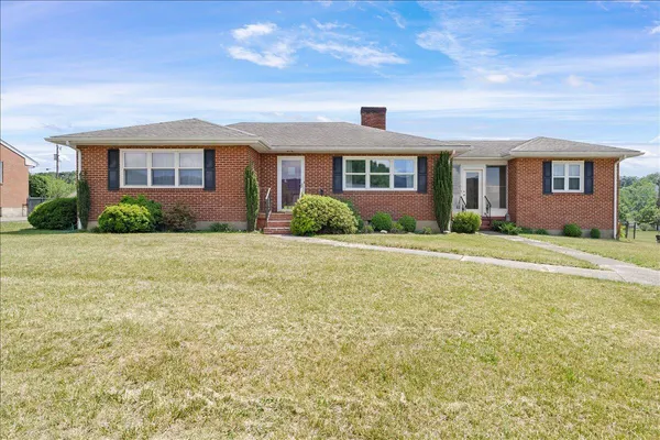 $295,000 | 2605 Pinecrest Drive, Vinton, VA 24179