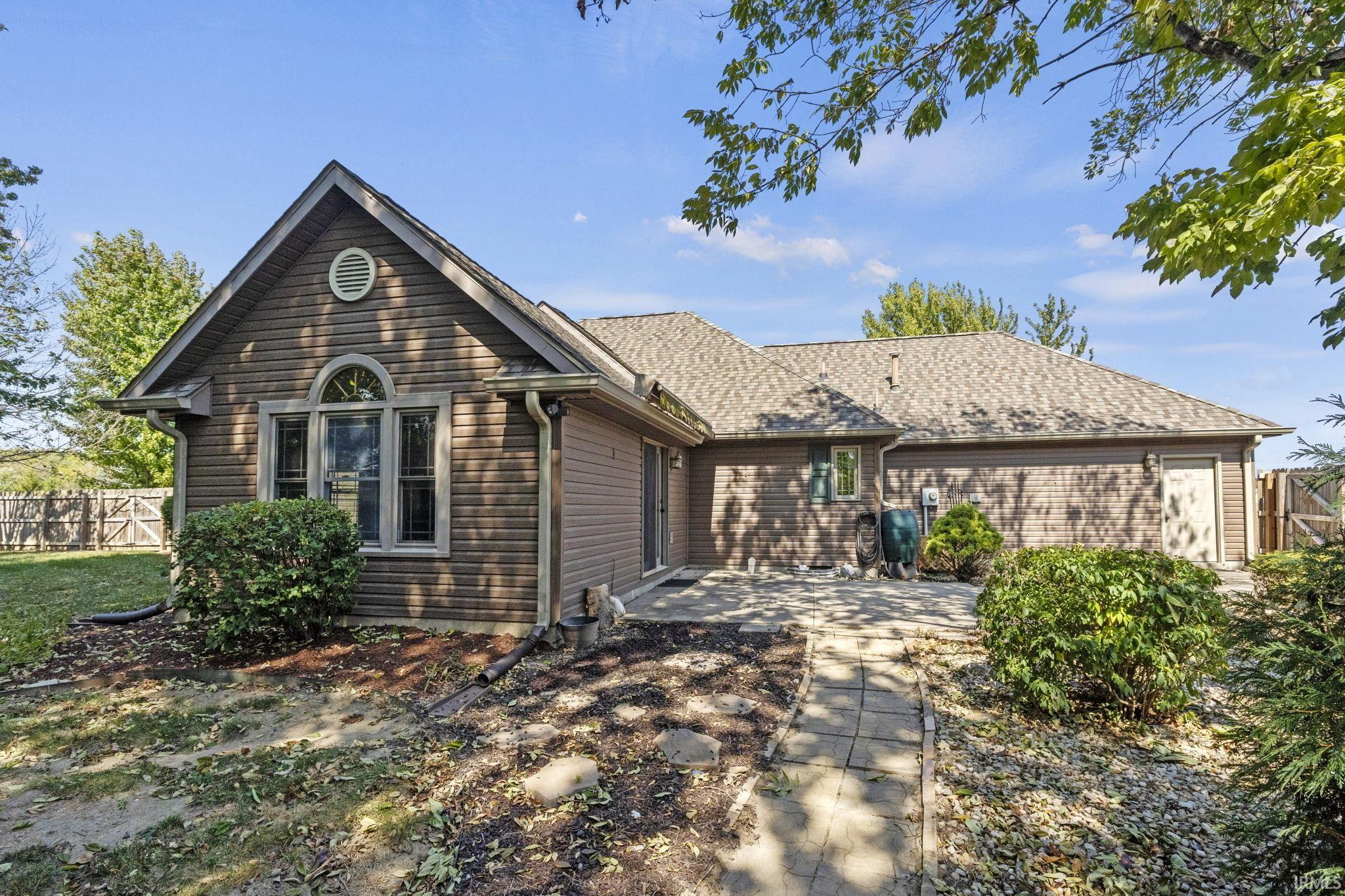 230 Van Malson Drive Warren, IN 46792 - Photo 3 of 35