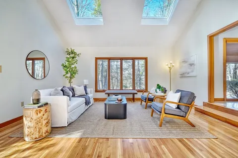 $1,859,000 | 28 Blueberry Lane, Lincoln, MA 01773