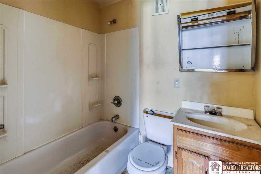 628 9th Street Niagara Falls, NY 14301 - Photo 10 of 43