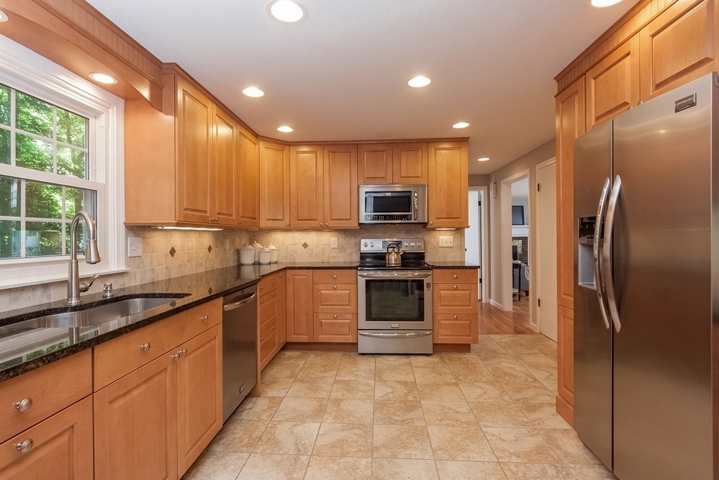 136 Franklin Road Longmeadow, MA 01106 - Photo 9 of 30 Gallery Image 9