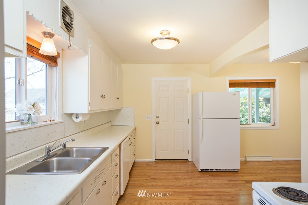 238 Park Place North Renton, WA 98057 - Photo 8 of 25