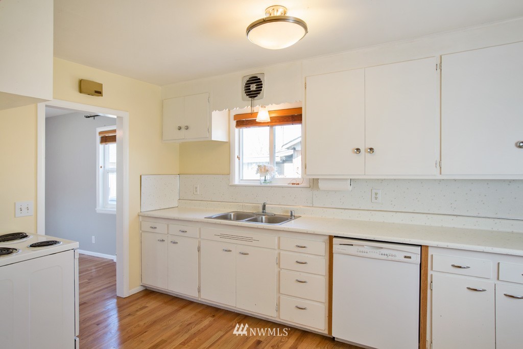 238 Park Place North Renton, WA 98057 - Photo 9 of 25