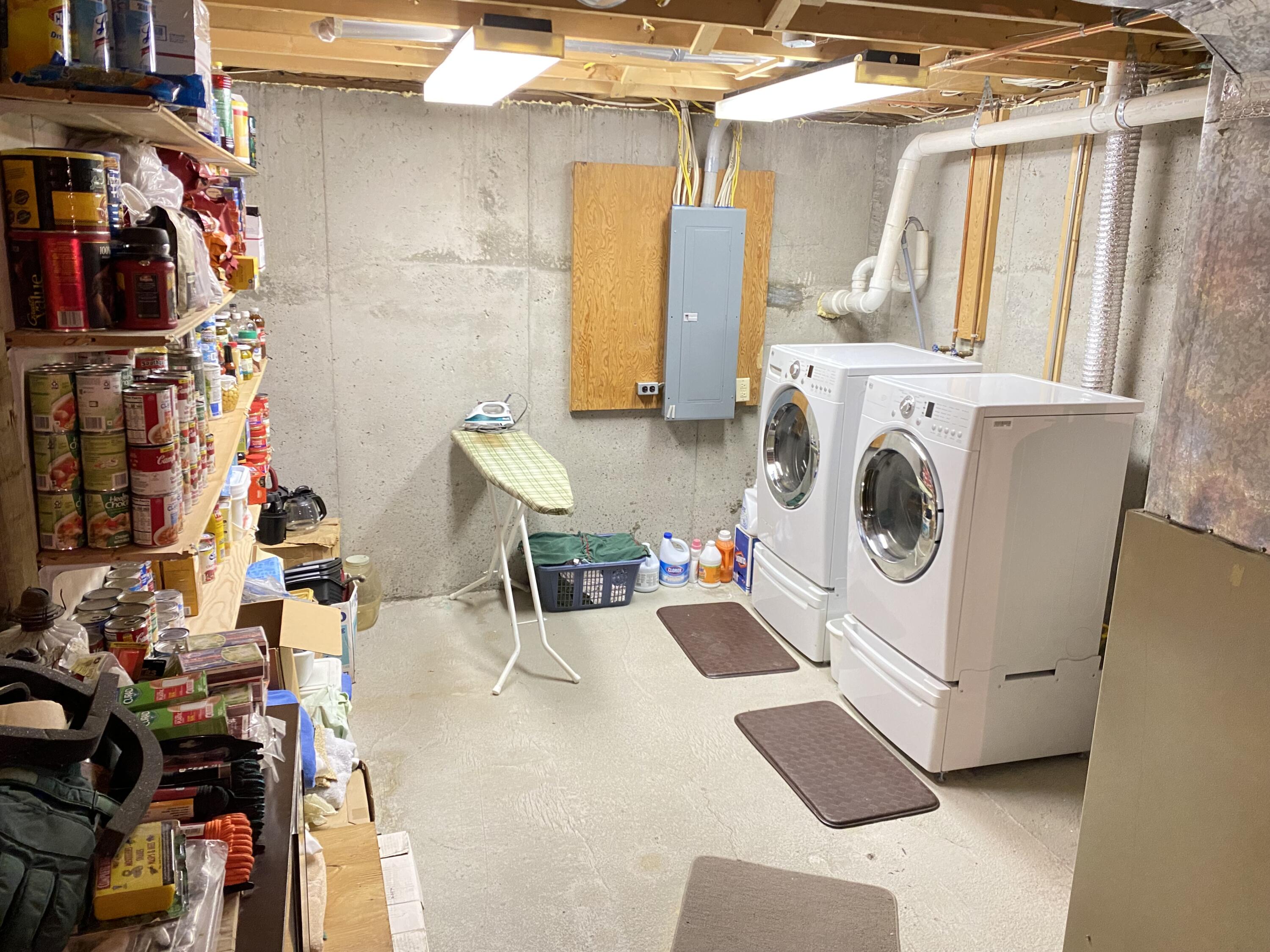 555 Crazy Woman Canyon Road Buffalo, WY 82834 - Photo 16 of 27 Laundry