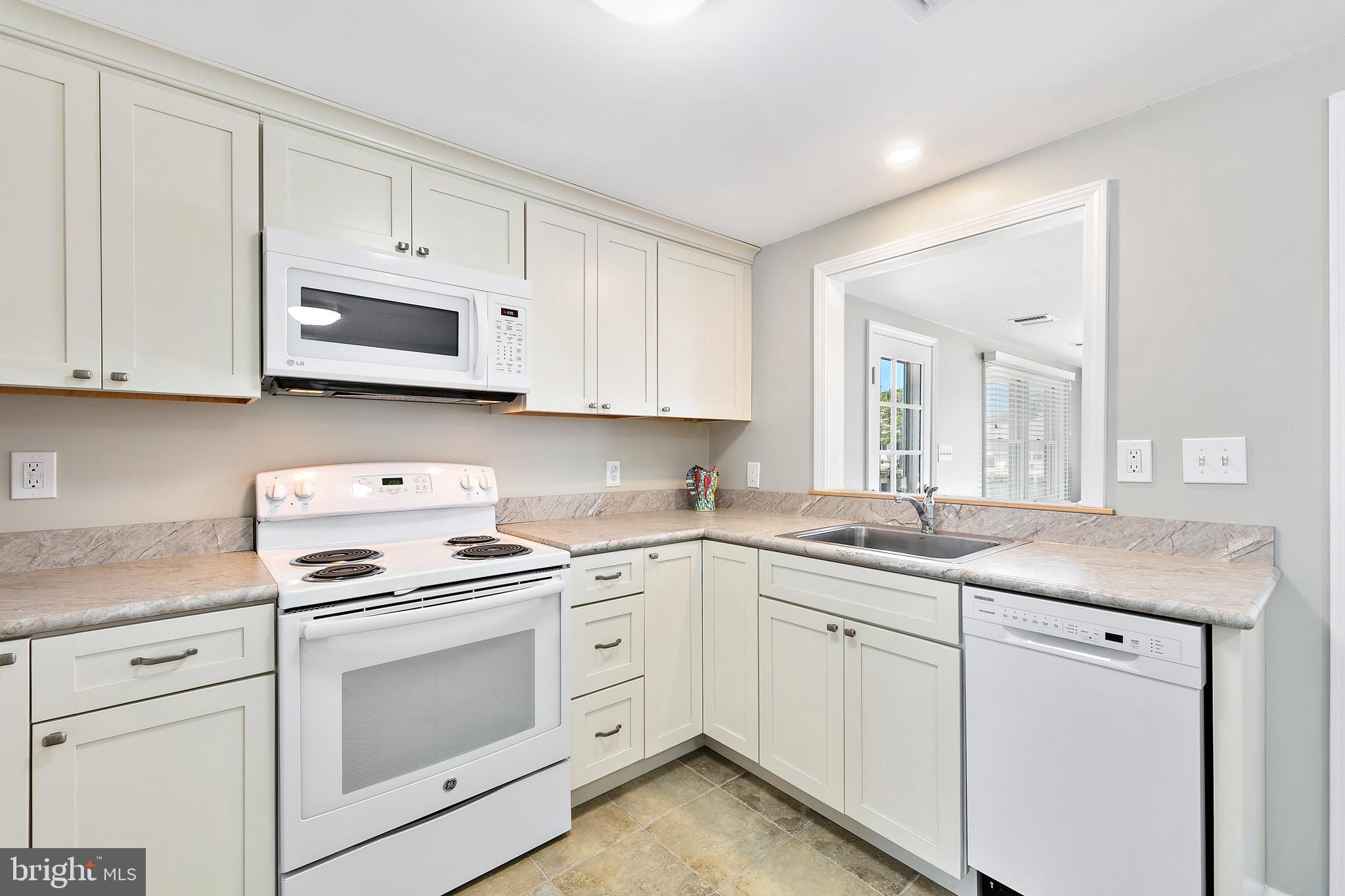 9 Amherst Road Long Beach Township, NJ 08006 - Photo 8 of 39 Gallery Image 8