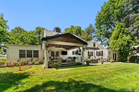 $2,495,000 | 202 Rock Creek Lane, Scarsdale, NY 10583