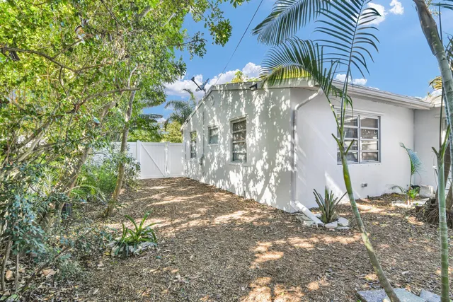 $3,400 | 702 Sunset Drive, Lake Worth Beach, FL 33461