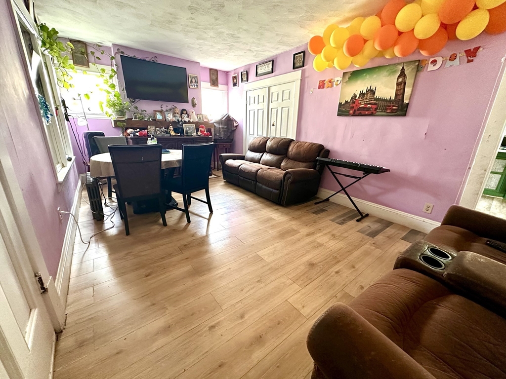 107 Dorset Street Springfield, MA 01108 - Photo 5 of 23