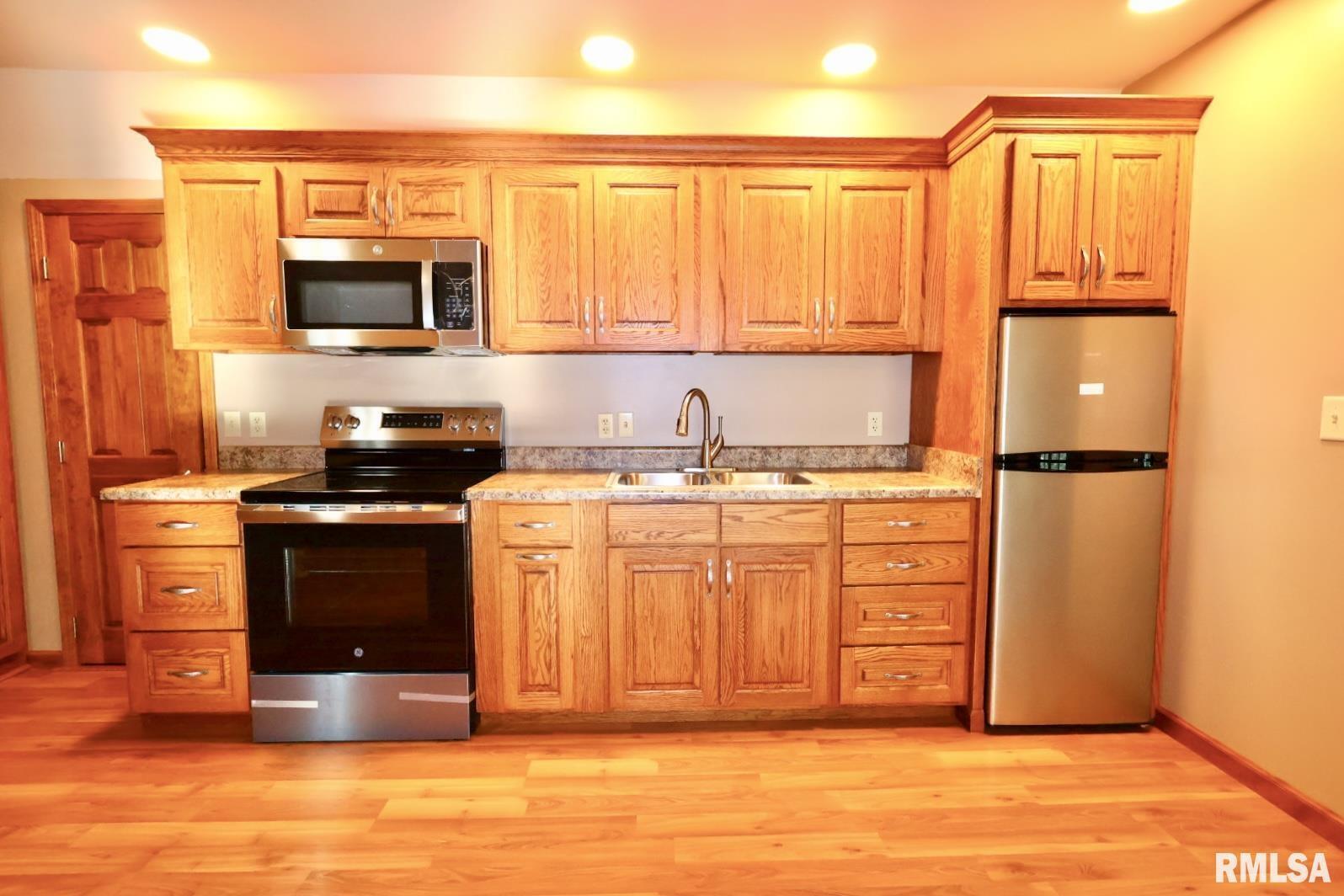 602 South 4th Street Dahlgren, IL 62828 - Photo 11 of 38