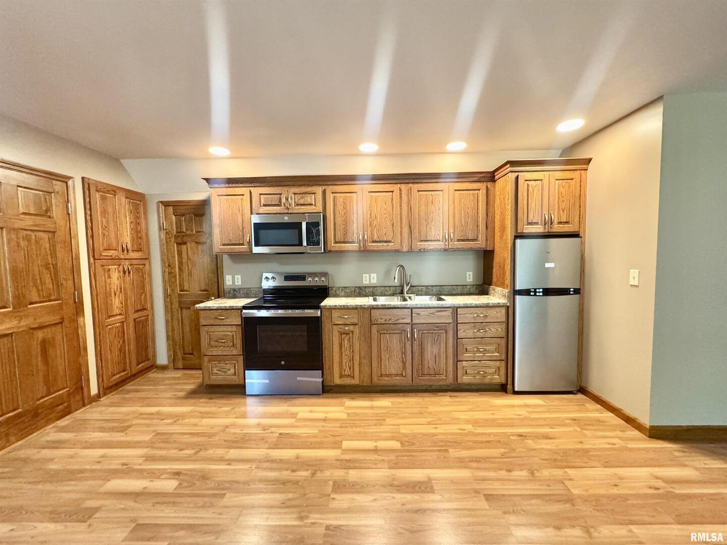 602 South 4th Street Dahlgren, IL 62828 - Photo 12 of 38