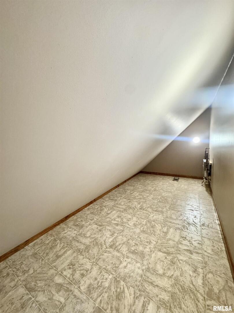 602 South 4th Street Dahlgren, IL 62828 - Photo 14 of 38