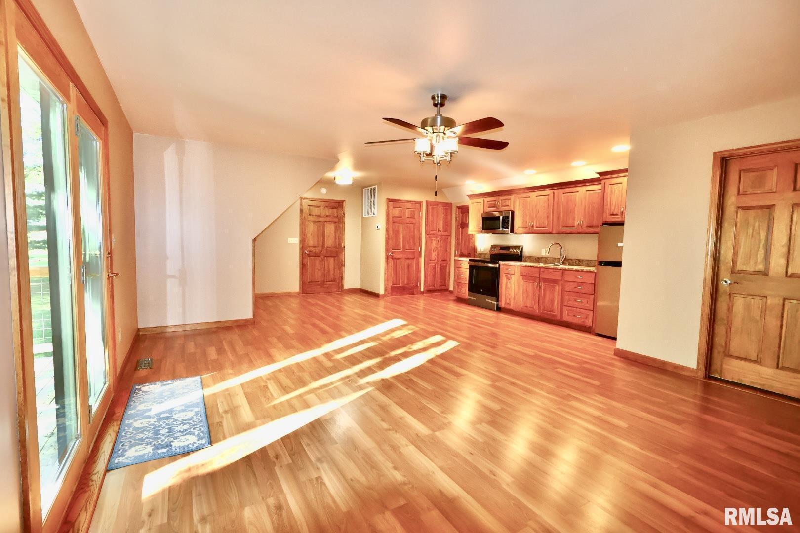 602 South 4th Street Dahlgren, IL 62828 - Photo 17 of 38