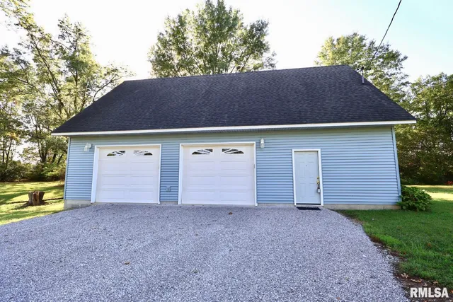 a front view of house with garage and yard