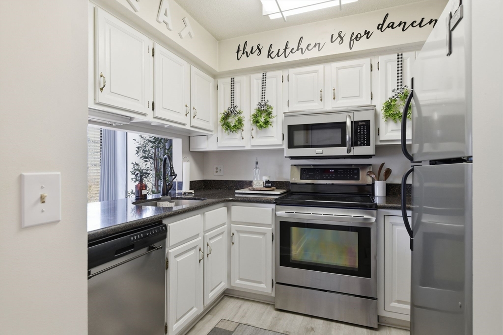 367 Nassau Drive, Unit 367 Springfield, MA 01129 - Photo 14 of 41