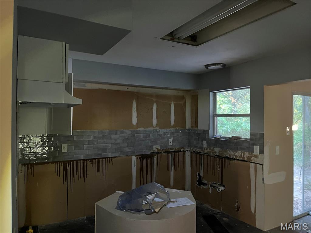 905 Roussillon Court St. Louis, MO 63135 - Photo 2 of 5