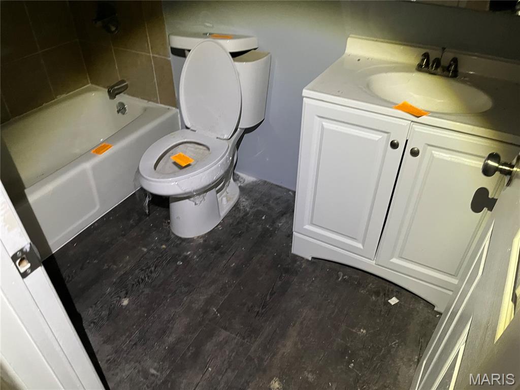 905 Roussillon Court St. Louis, MO 63135 - Photo 4 of 5