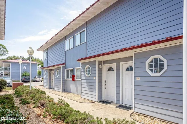 $2,400 | 1664 Beach Boulevard, Unit 90, Biloxi, MS 39531