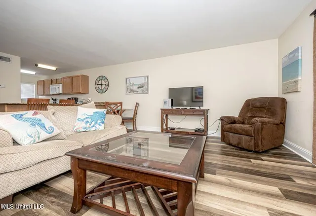 $2,400 | 1664 Beach Boulevard, Unit 90, Biloxi, MS 39531