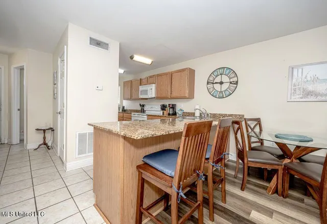 $2,400 | 1664 Beach Boulevard, Unit 90, Biloxi, MS 39531
