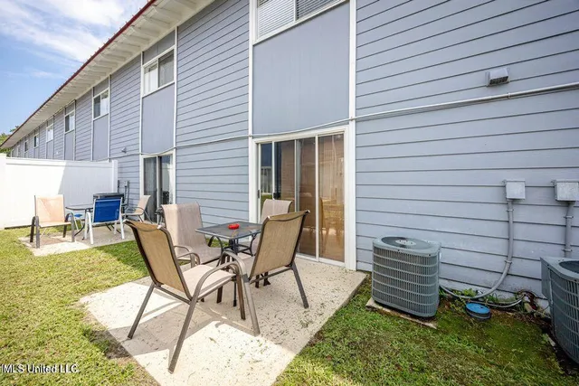 $2,400 | 1664 Beach Boulevard, Unit 90, Biloxi, MS 39531