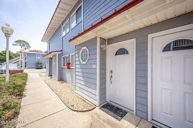 $2,400 | 1664 Beach Boulevard, Unit 90, Biloxi, MS 39531