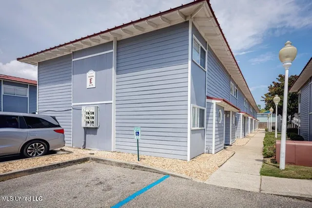 $2,400 | 1664 Beach Boulevard, Unit 90, Biloxi, MS 39531