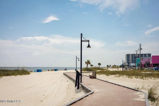 $2,400 | 1664 Beach Boulevard, Unit 90, Biloxi, MS 39531