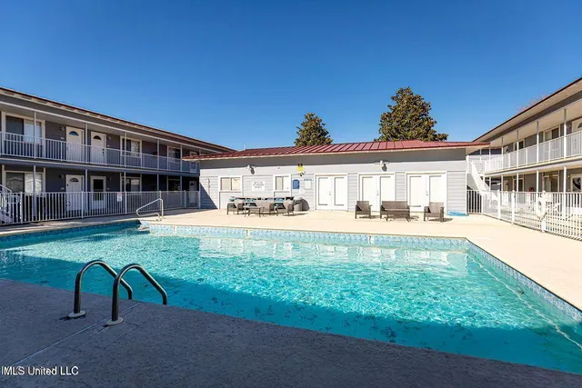 $2,400 | 1664 Beach Boulevard, Unit 90, Biloxi, MS 39531