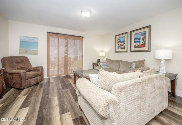 $2,400 | 1664 Beach Boulevard, Unit 90, Biloxi, MS 39531