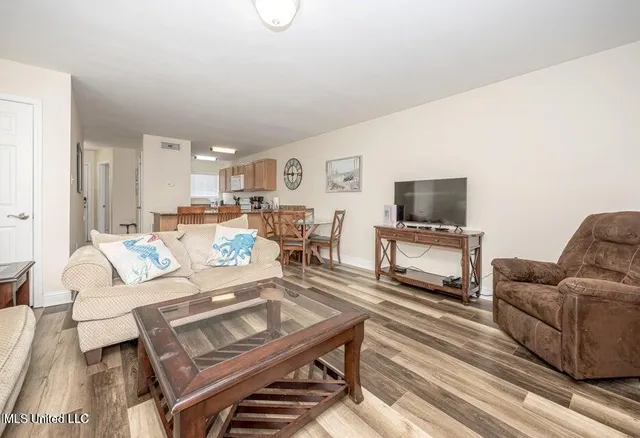 $2,400 | 1664 Beach Boulevard, Unit 90, Biloxi, MS 39531