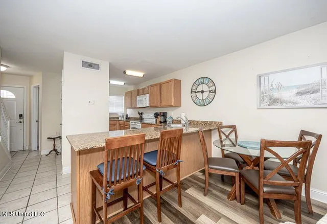 $2,400 | 1664 Beach Boulevard, Unit 90, Biloxi, MS 39531