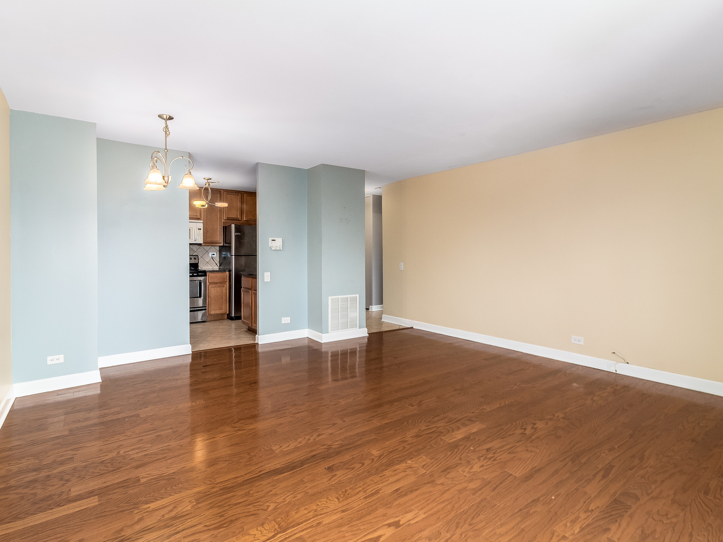 425 Walnut Creek Road, Unit 1402 Lisle, IL 60532 - Photo 6 of 25
