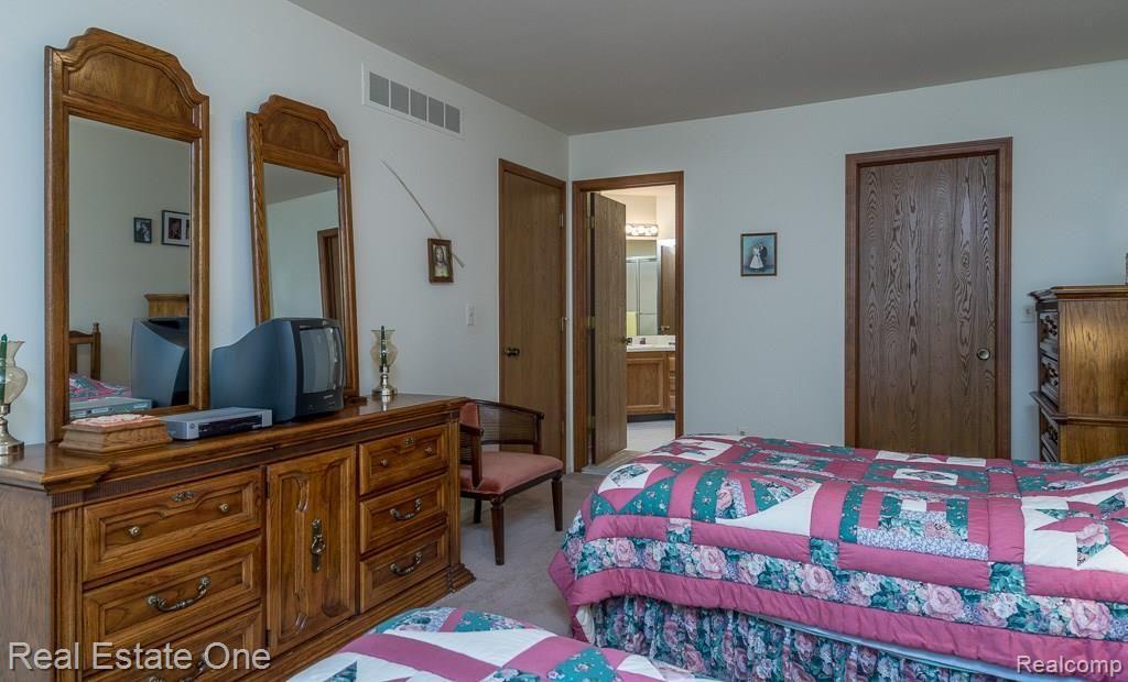 401 Meadow Bridge Drive, Unit 105 Rochester, MI 48307 - Photo 10 of 18 401 Meadow Bridge, Rochester Hills MI, Koteles, 08-11-15-936-Edit.jpg