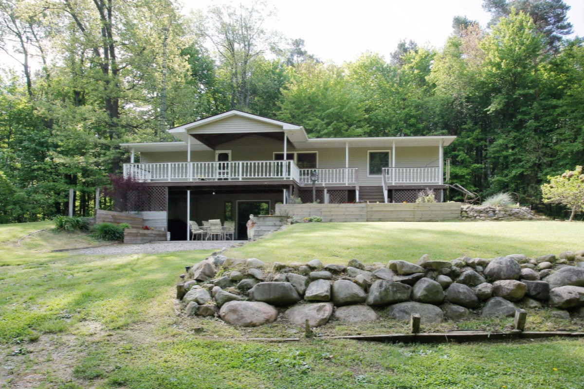 1075 West Sheffield Road Hickory Corners, MI 49060 - Photo 3 of 28 15019730_01