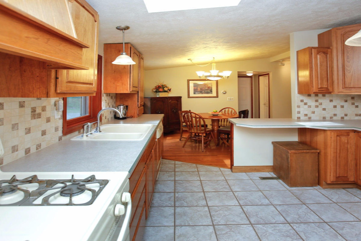 1075 West Sheffield Road Hickory Corners, MI 49060 - Photo 8 of 28 15019730_06